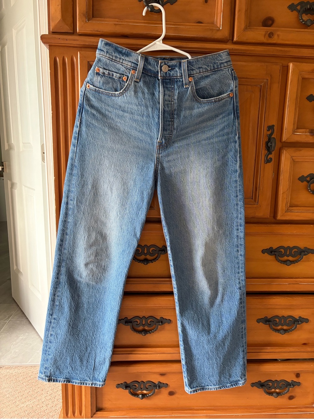 Levi’s Ribcage Straight Leg Ankle Jeans